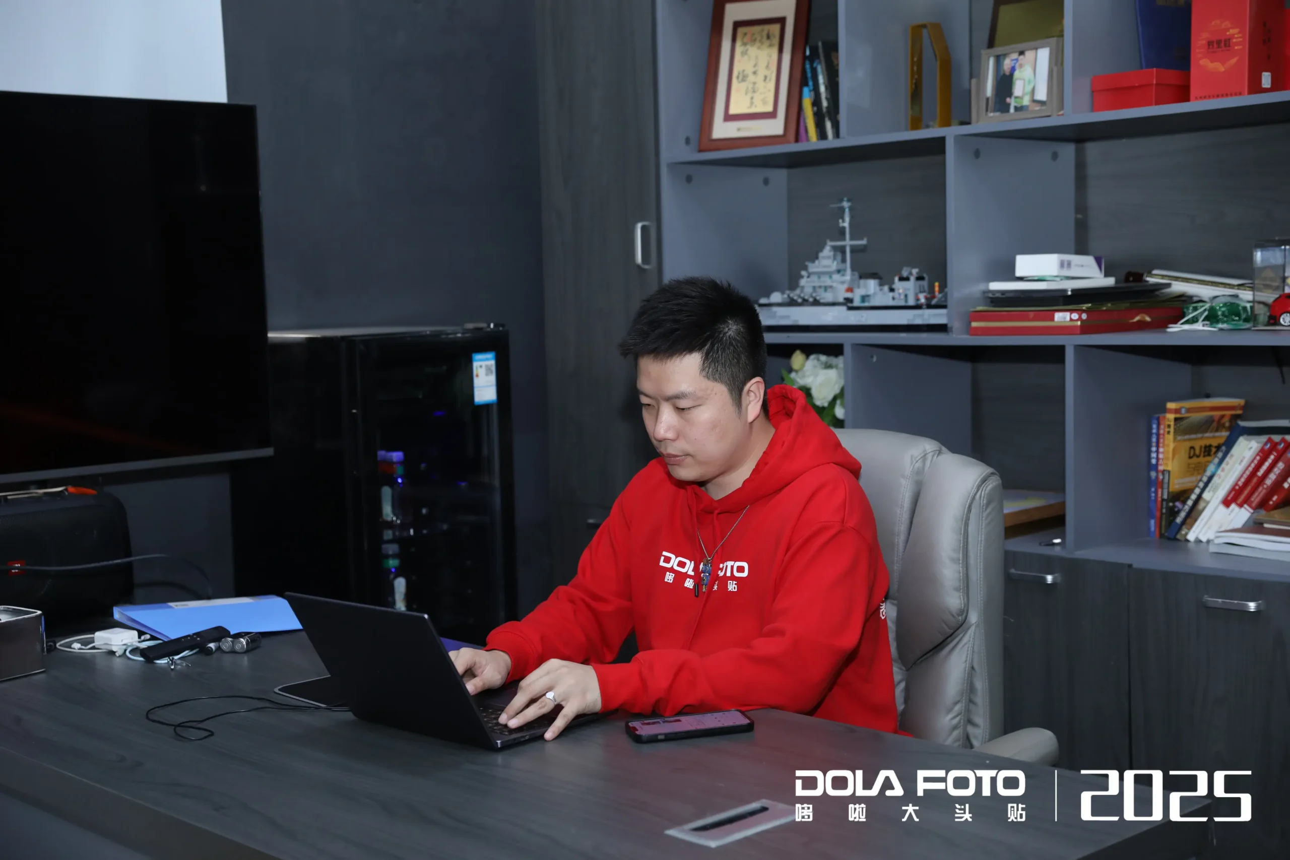 Founder In Office Strategizing Business Growth With DOLA FOTO B2B Enterprise Photo Booth Solutions For Corporate Events And Brand Storytelling